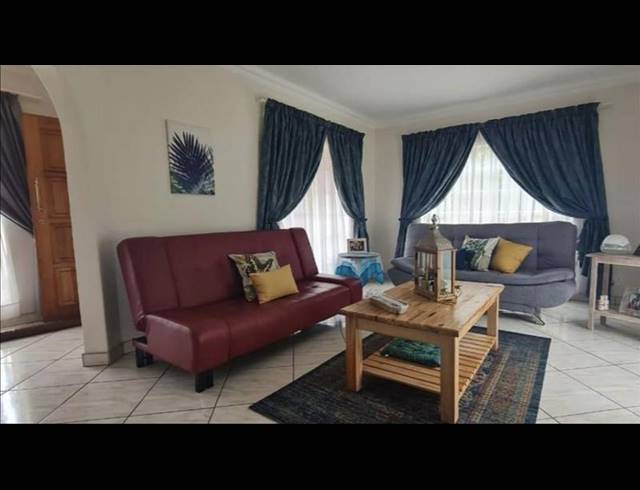 3 BEDROOM HOUSE FOR SALE IN SECUNDA CENTRAL